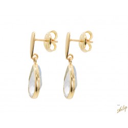 Aretes en oro amarillo de 18 Kts. Lágrima en oro sobre topacio azul, también en lágrima engastado en bisel.